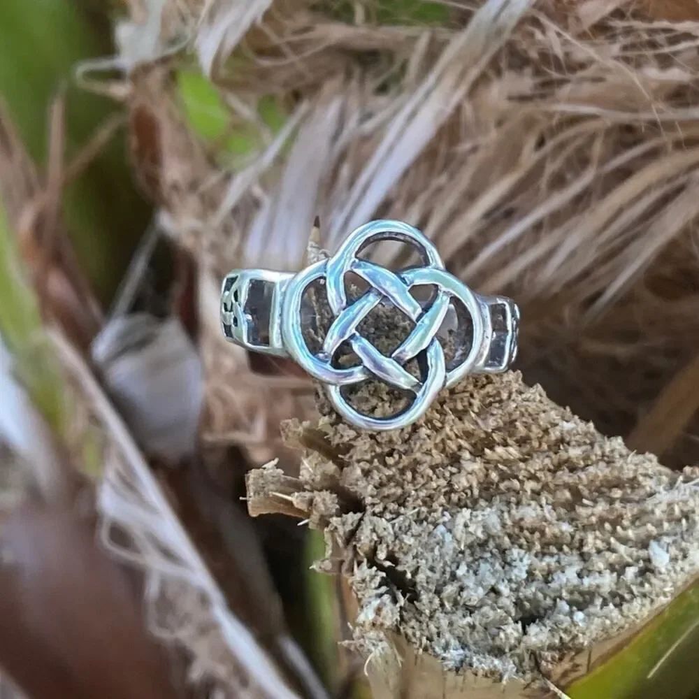 Sterling Silver Celtic KnotโRing Sizeโ7